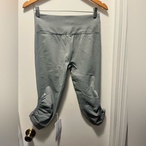 Never worn size 10 Awakening Crop LuLuLemon leggings